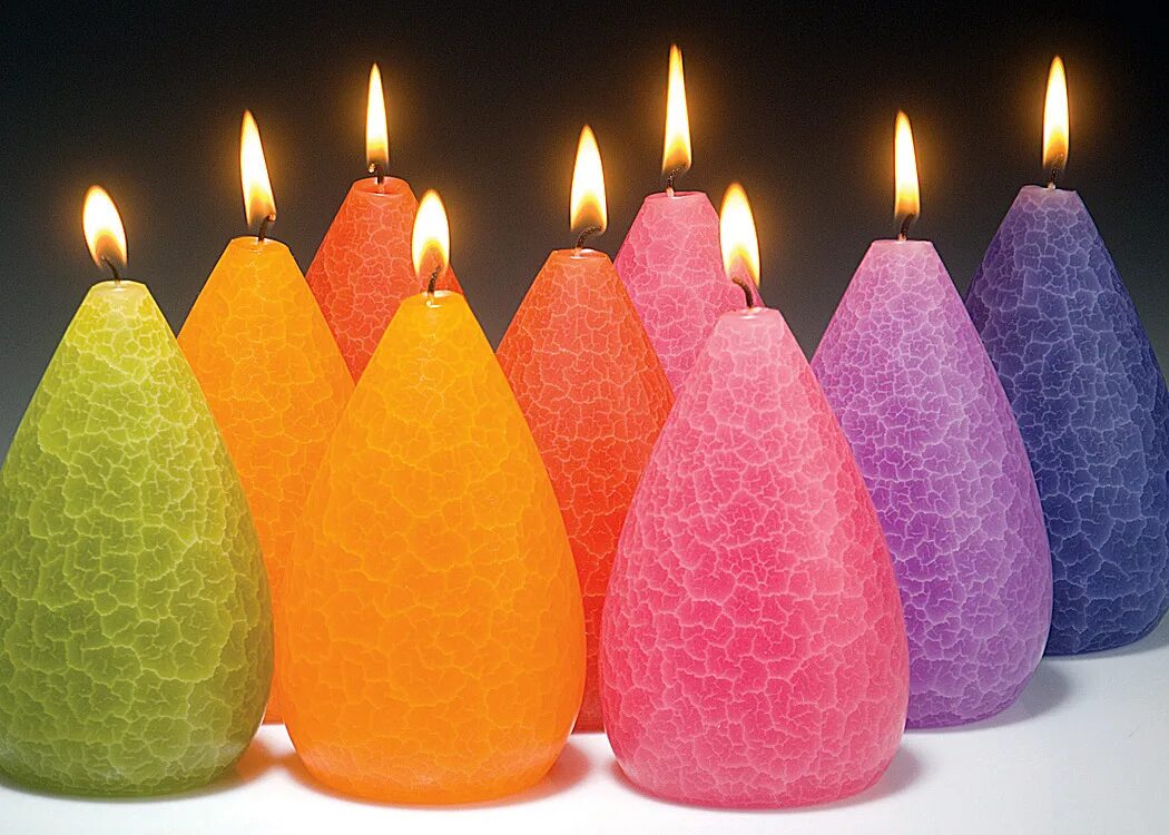 Разноцветные свечи. Цветные свечи. Разноцветные свечи свечи. Необычные свечи. Красивые свечки.