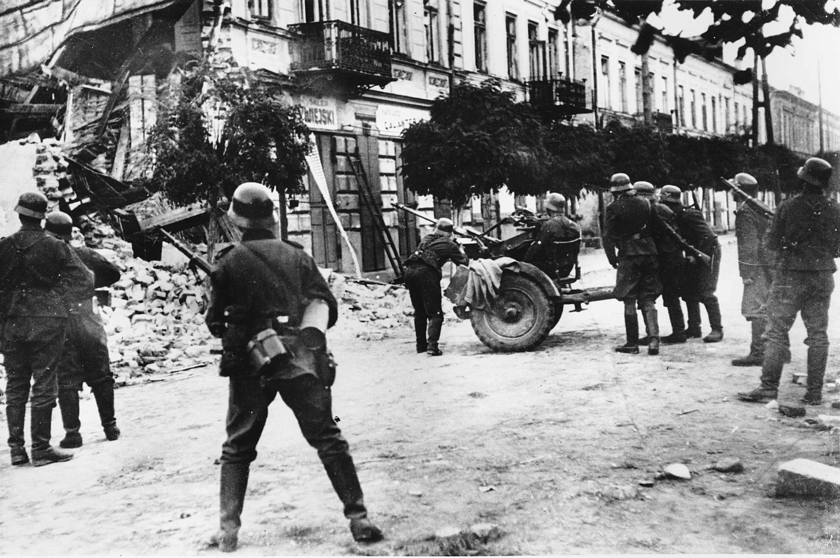 Мировые захваты германии. Оккупированная Польша 1939. Оккупация Польши 1939. Штурм Варшавы 1939. Оккупация Польши 1941.