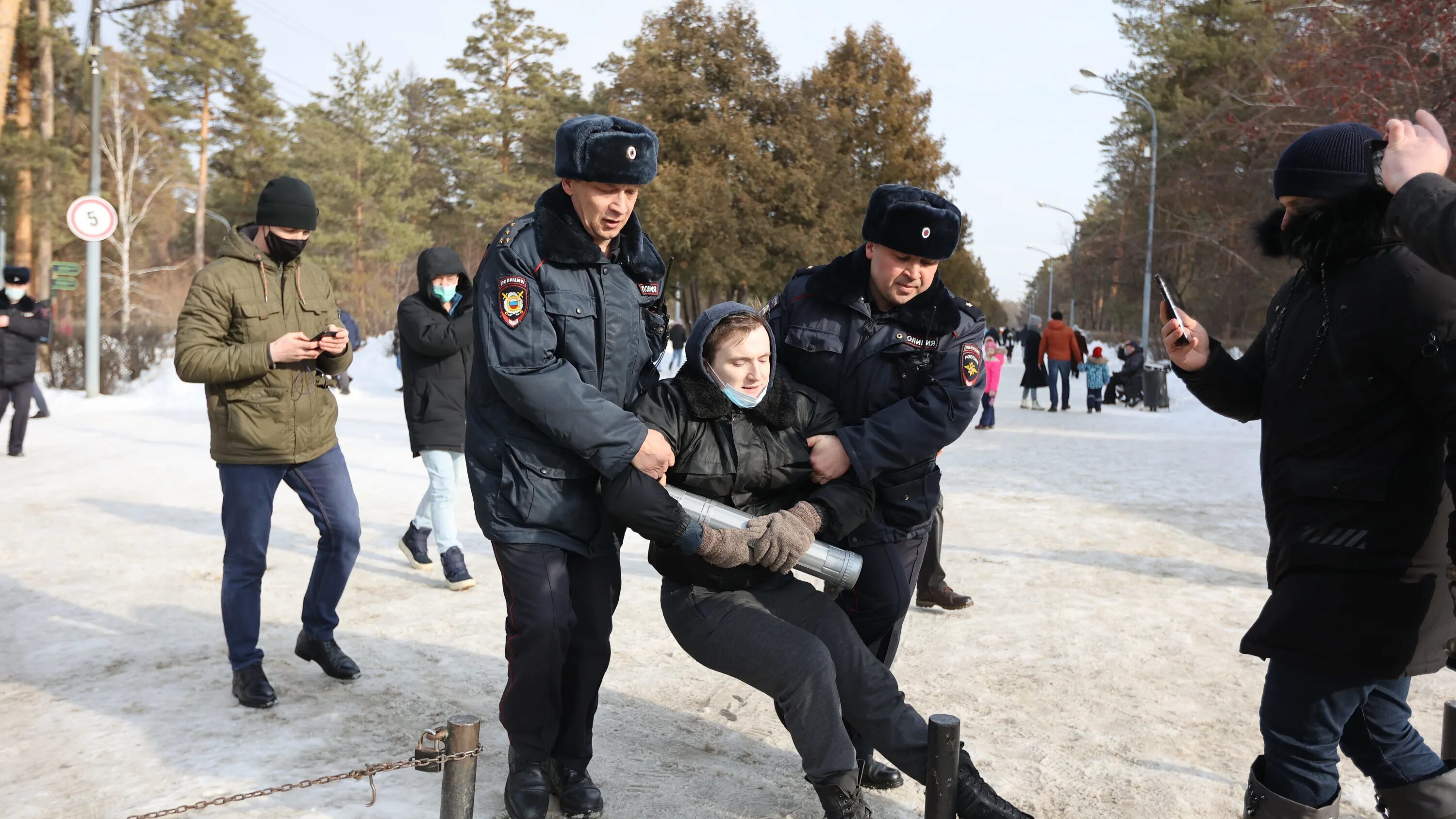 Украины без цензуры новости видео. Полиция Украины. Военные на митинге.