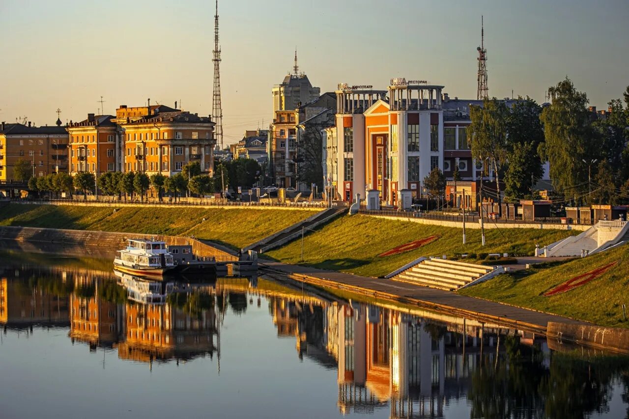 Тверь большие. Волга Тверь. Тверь река. Тверь летом фото. Тверь фото города.