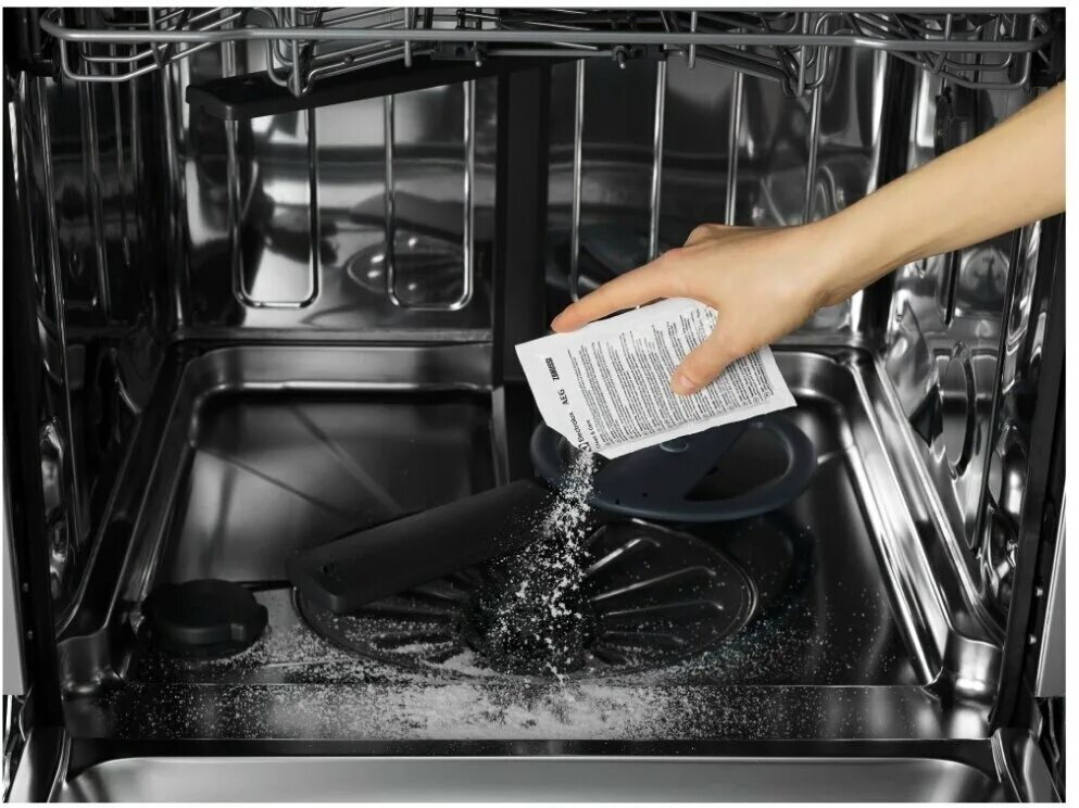 Посудомойка бош изнутри. Чистка фильтра посудомоечной машины. Чистка фильтра посудомоечной машины electrolux. Чистка посудомойки. Разобранная посудомоечная машина.