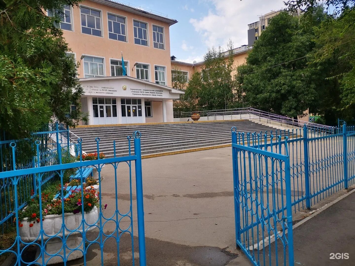 Гимназия на степана разина екатеринбург. Гимназия 120 ул степана. Гимназия 120 ул степана. Гимназия 120 ул степана. Екб гимназия 120.