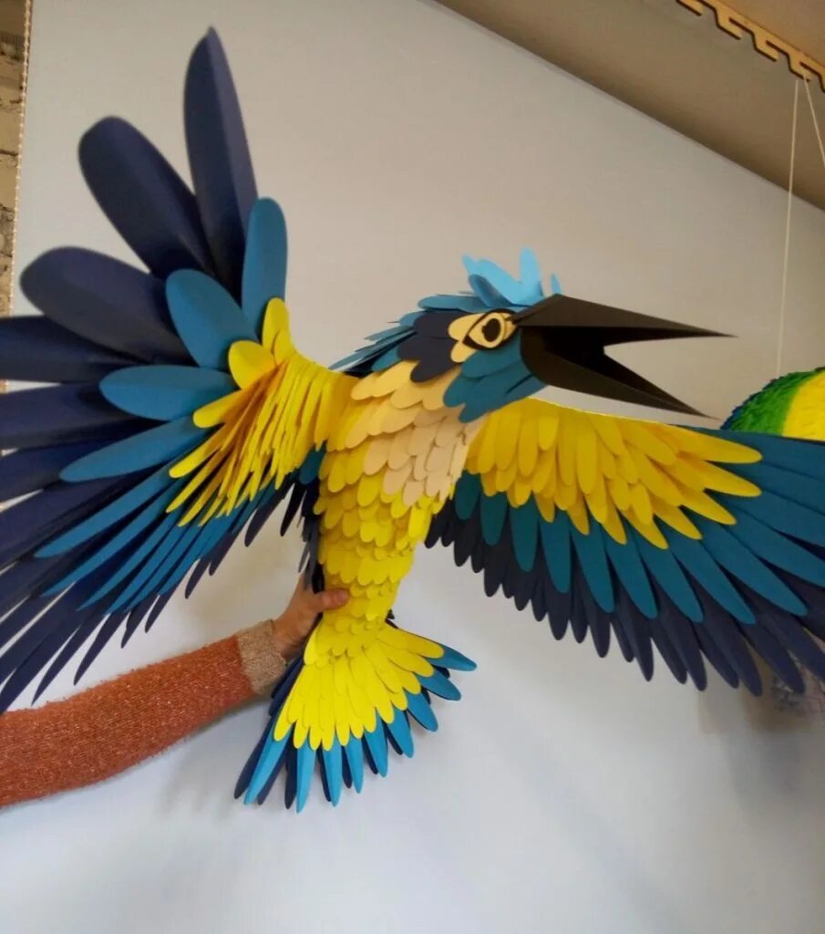Как сделать большую птицу. Объемные птицы из бумаги. Поделка птица. Голубь из бумаги объемный. Поделка птица с подвижными крыльями.