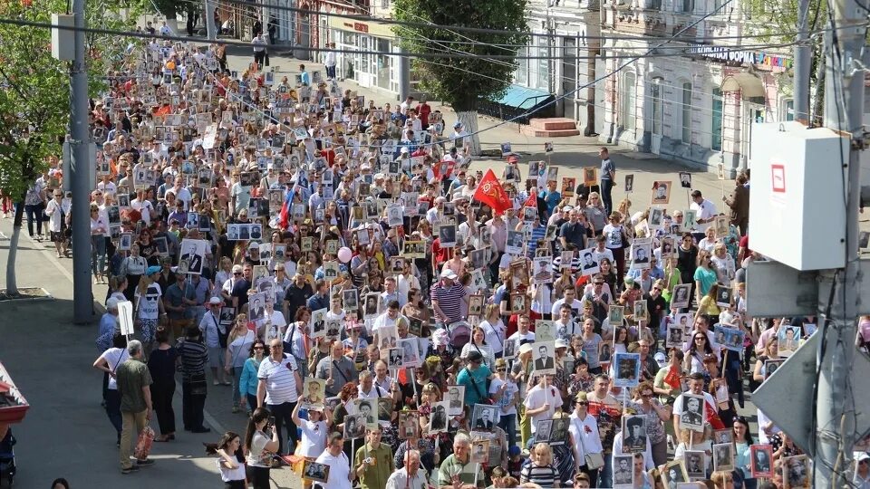 10 мая можно. Бессмертного полка Саратов. Акция Бессмертный полк. Массовые мероприятия в городе. Бессмертный полк шествие.