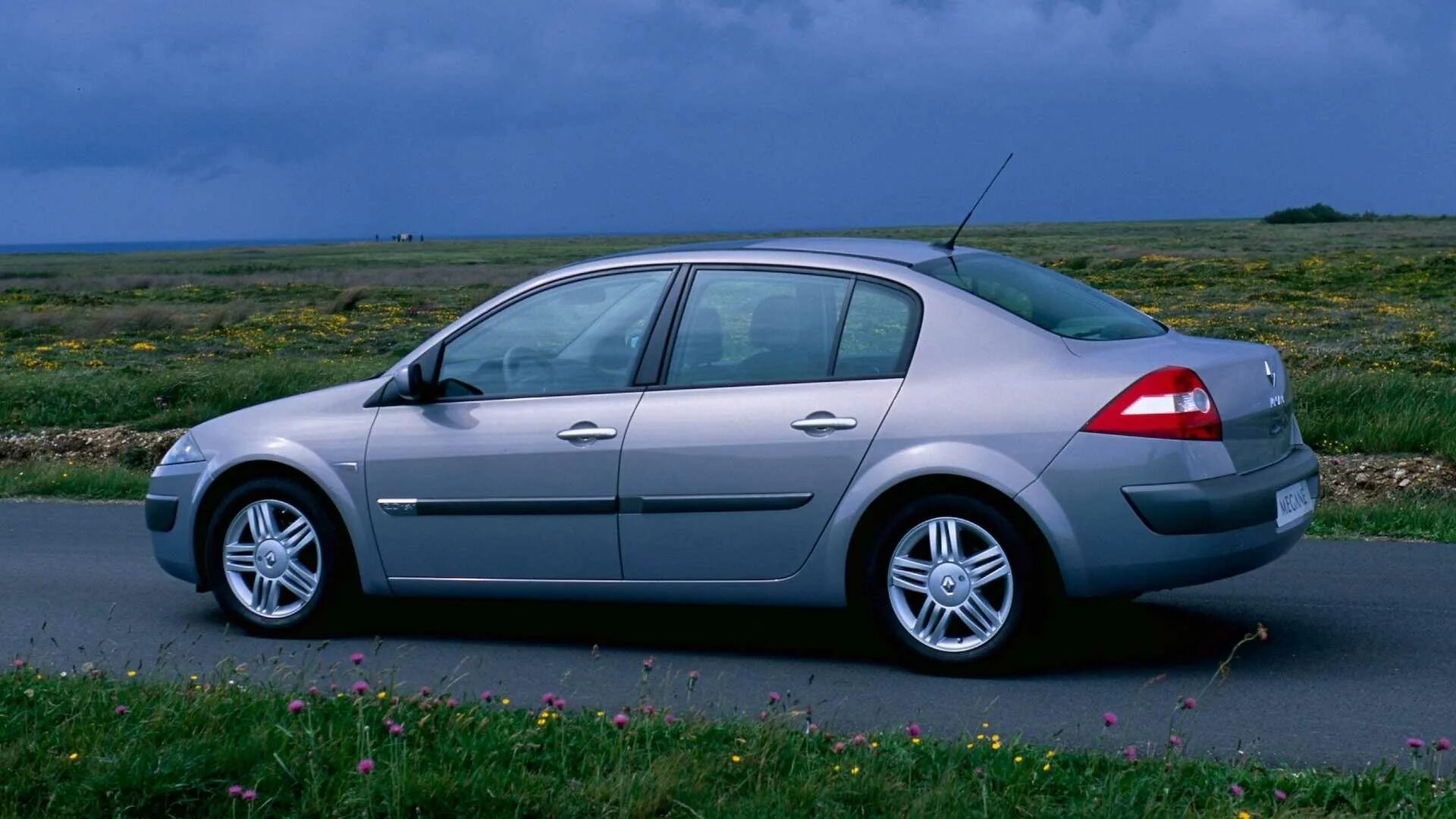 Рено меган сборка. Renault Megane 2. Рено Меган 2 поколение. Рено Меган 2 поколения седан. Рено Меган 2 2006.