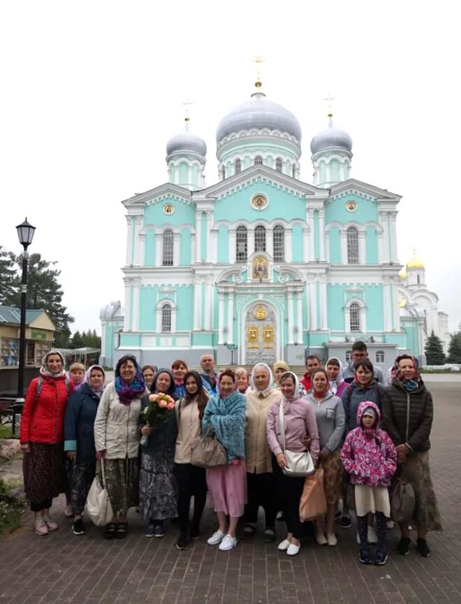 Дивеевский монастырь паломники. Дивеево монастырь паломники. Дивеево монастырь сайт расписание