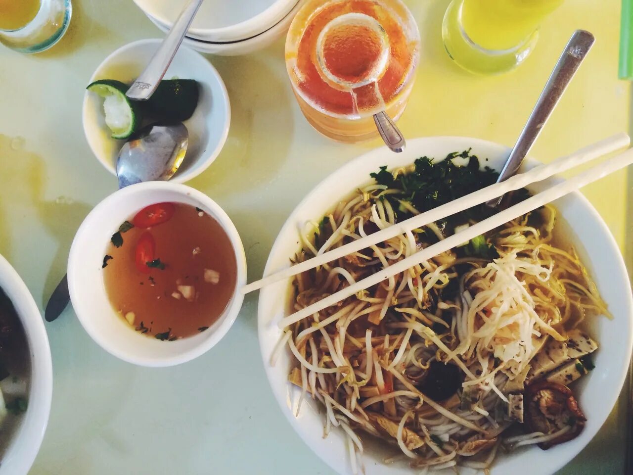 Вьетнамская еда. Вьетнам Ханой еда. Вьетнам Ханой кухни.