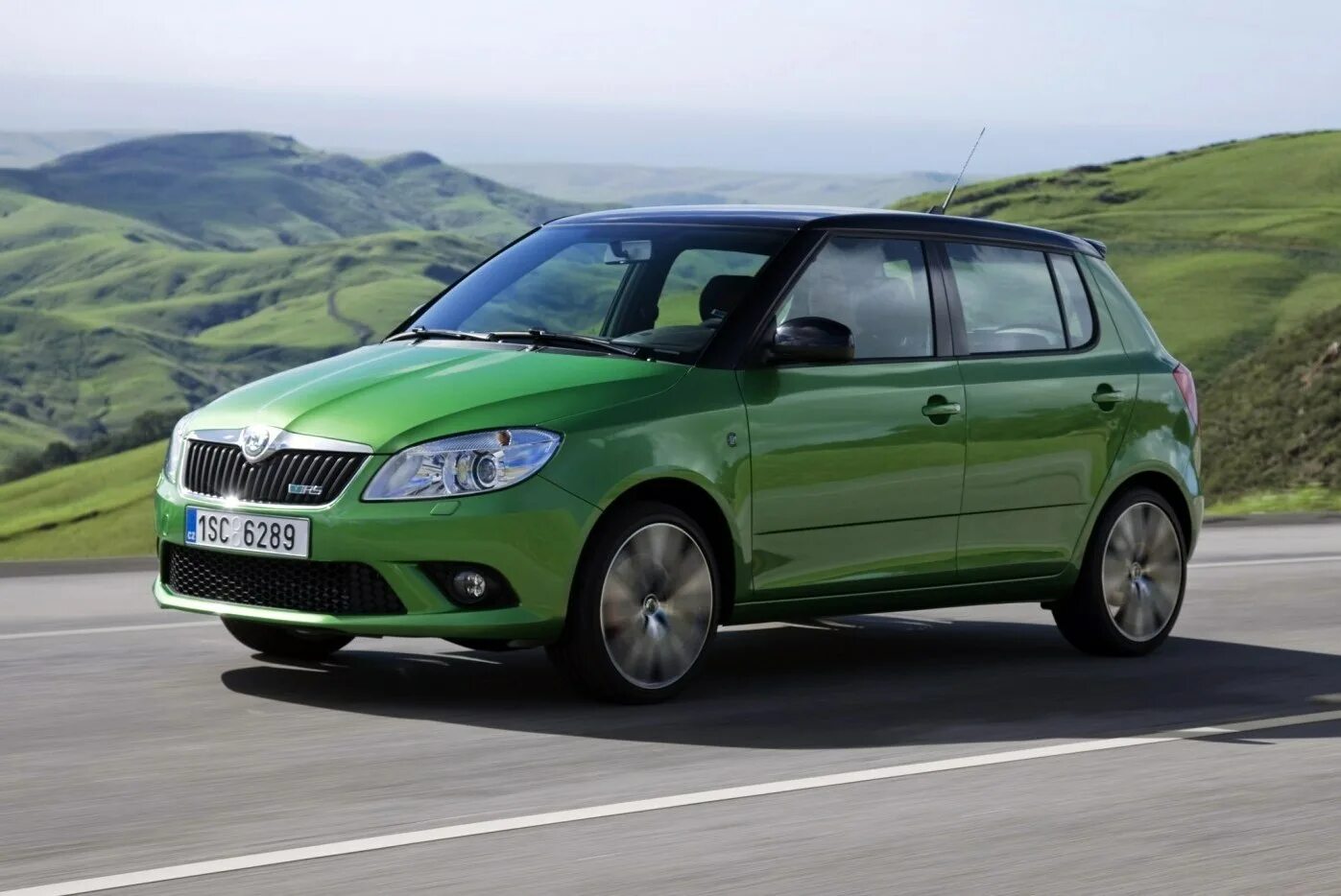 Автомобиль фабия. Шкода фабия. фабия рс 2025. skoda fabia rs 2025. шкода фабия 2 хэтчбек.