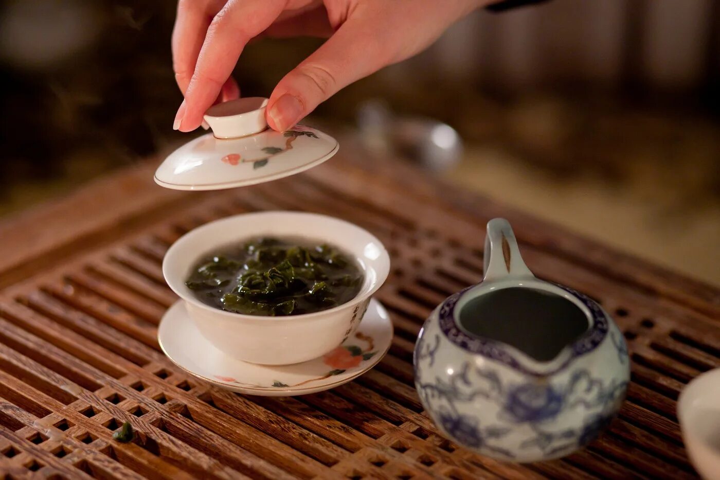 Заваривание китайского чая. Габа гайвань. Заварка чая. Китайский чай. Китайские чашки для чая.
