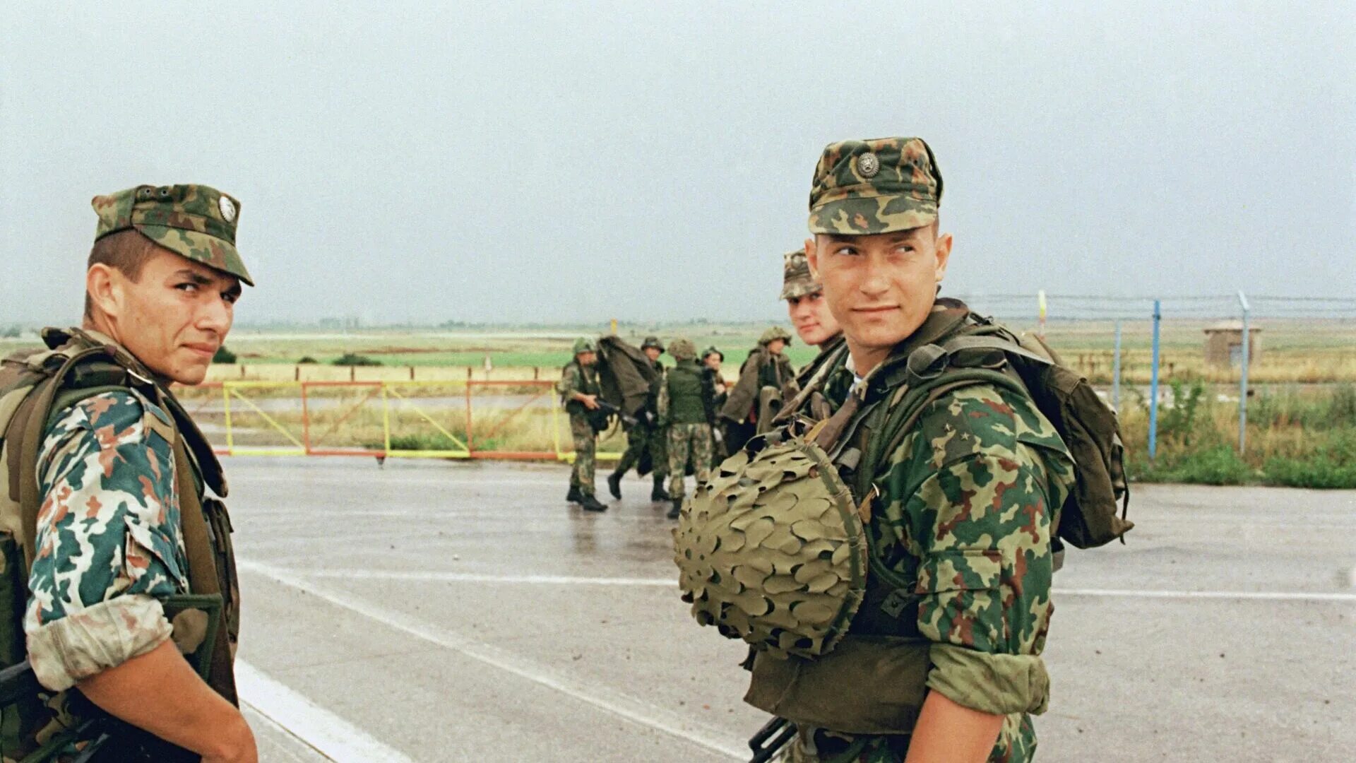 Десант югославии. Слатина 1999. аэропорт &quot;слатина&quot;, 1999. миротворцы. косово 1999 десантники приштина. бросок в приштину 1999.