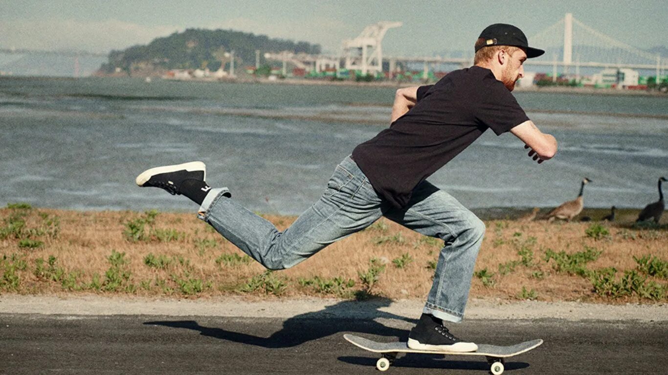 Olli skate кроссовки. Трюк олли на скейте. Тишон джонс скейтбордист. Катание на скейтборде. Скейтбордист прыгает на стоящую.