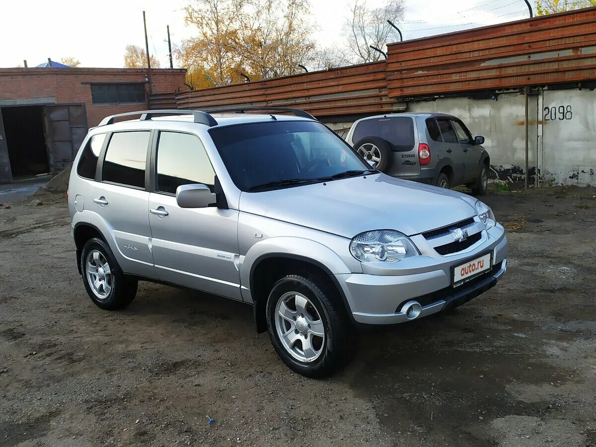 Chevrolet niva 2011 серебристый. Chevrolet niva 2011. Chevrolet niva 2011 года. Chevrolet niva 2011 серебристый. шевроле нива 2011 года.