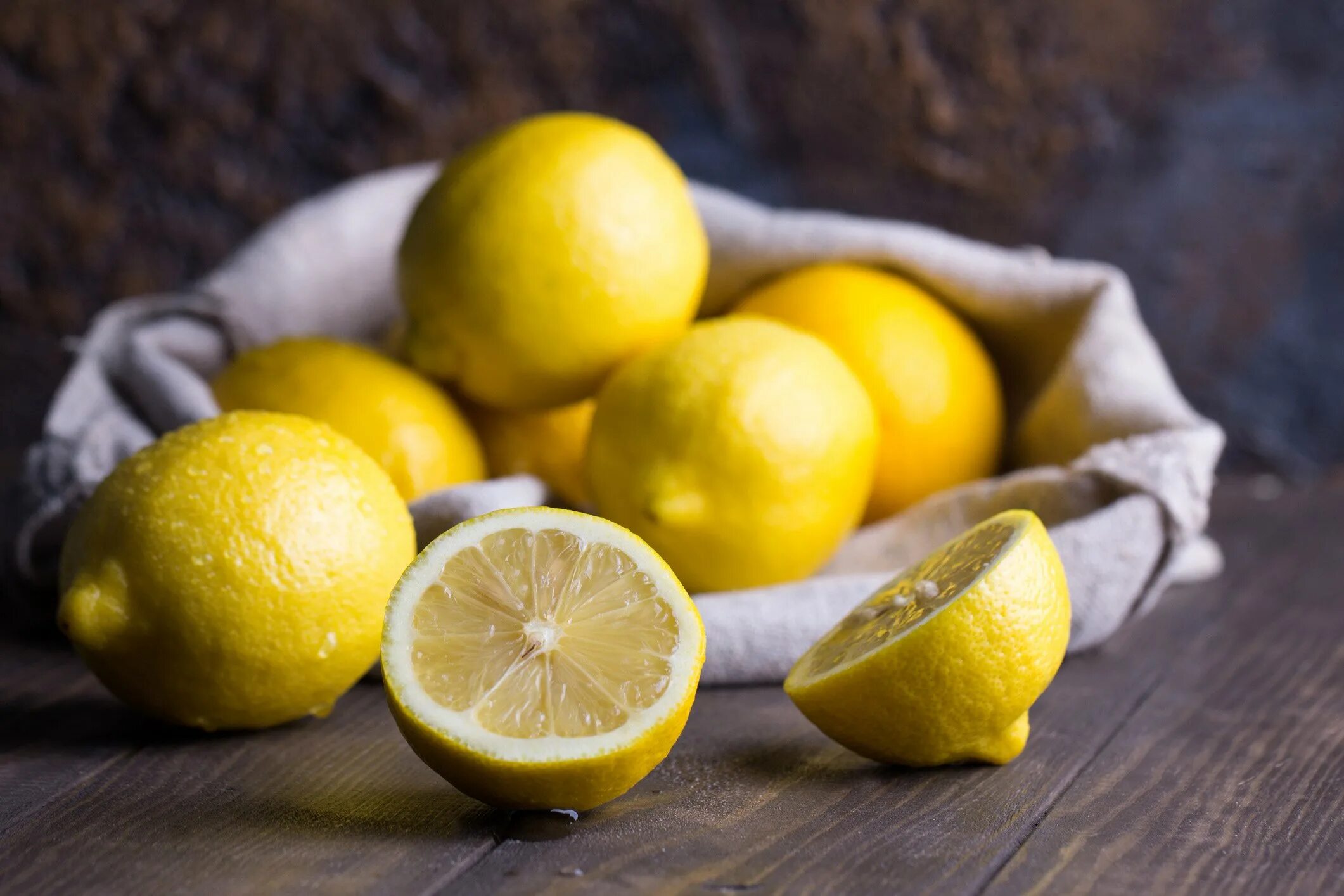 Лимон. Необычный лимон. Лимон картинка. Спелый лимон.