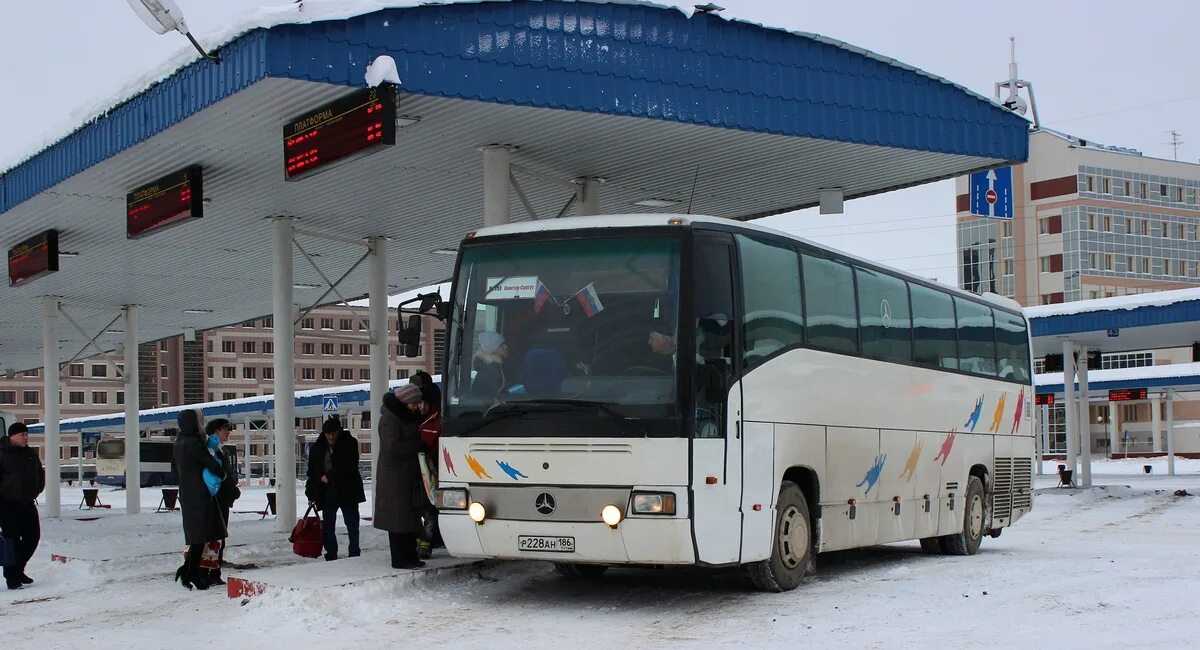 Автовокзал Сургут. Автовокзал аэропорт Сургут. Автовокзал Сургут-Лянтор. Лянтор Сургут автобус.