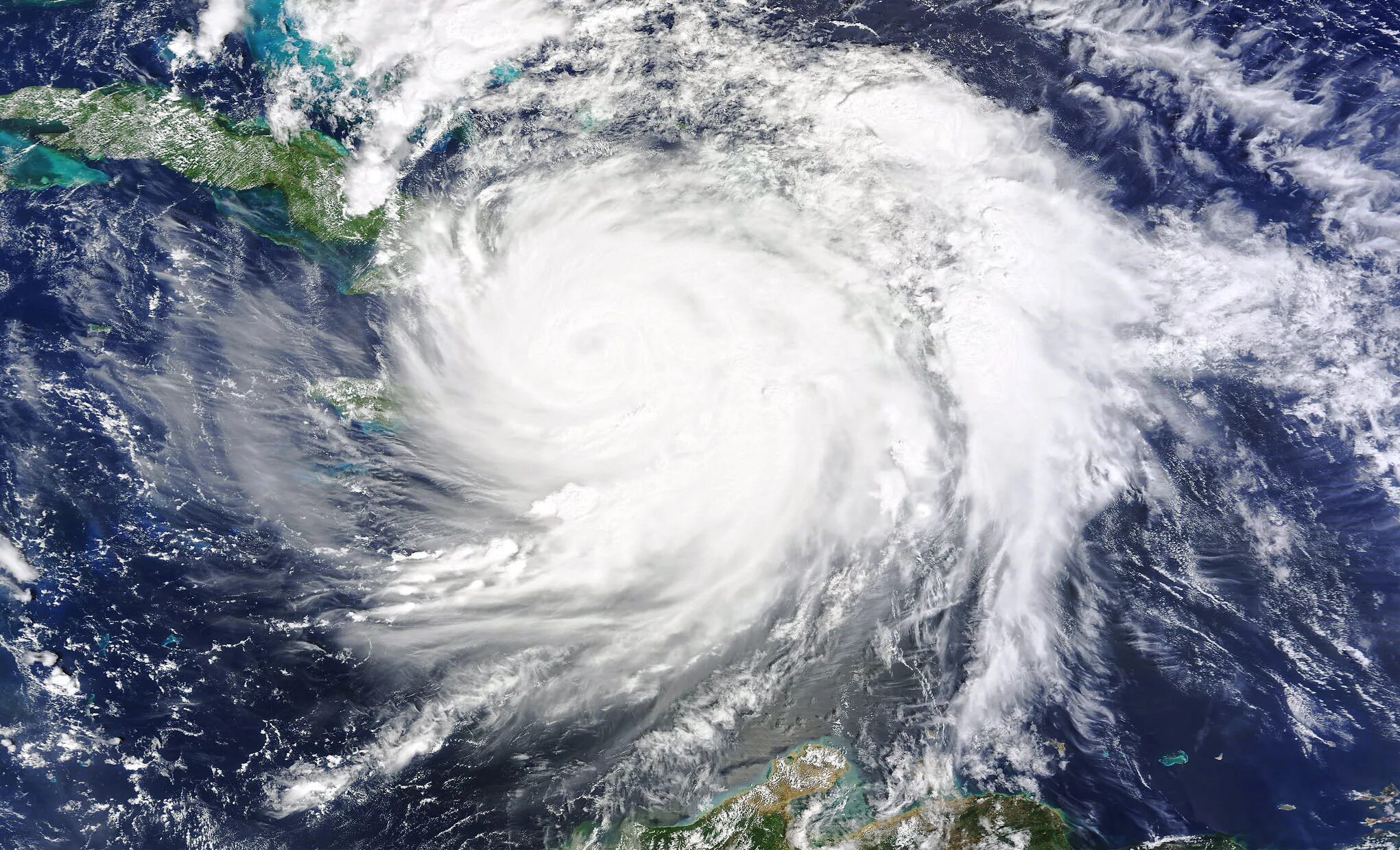 Cyclone definition. Цикон. Ураганы. Циклон. Тайфун бхола.