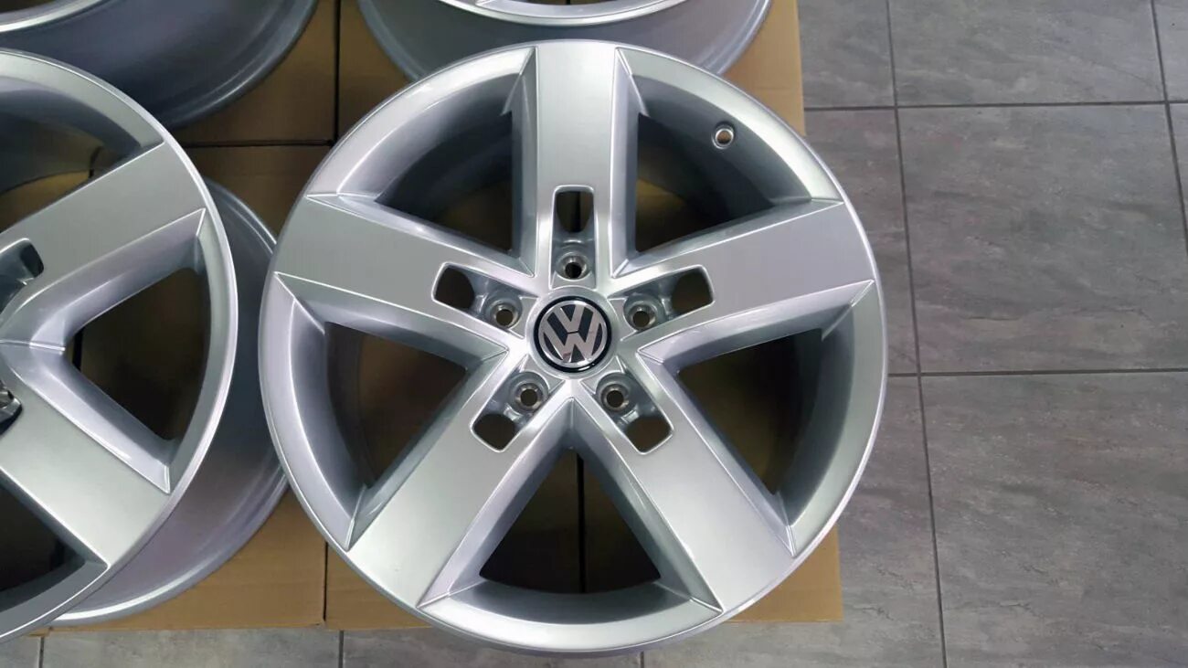 Нива диски туарег. Touareg nf r17. Туарег на 18 дисках фото. 7p6601025j8z8. Ступица диска туарег.