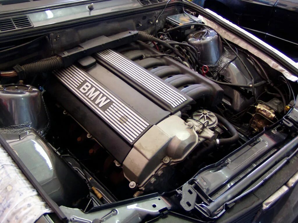 Бмв е 34 мотор. BMW m50b20. BMW e34 m50b25. БМВ е34 м50. Мотор БМВ м50.