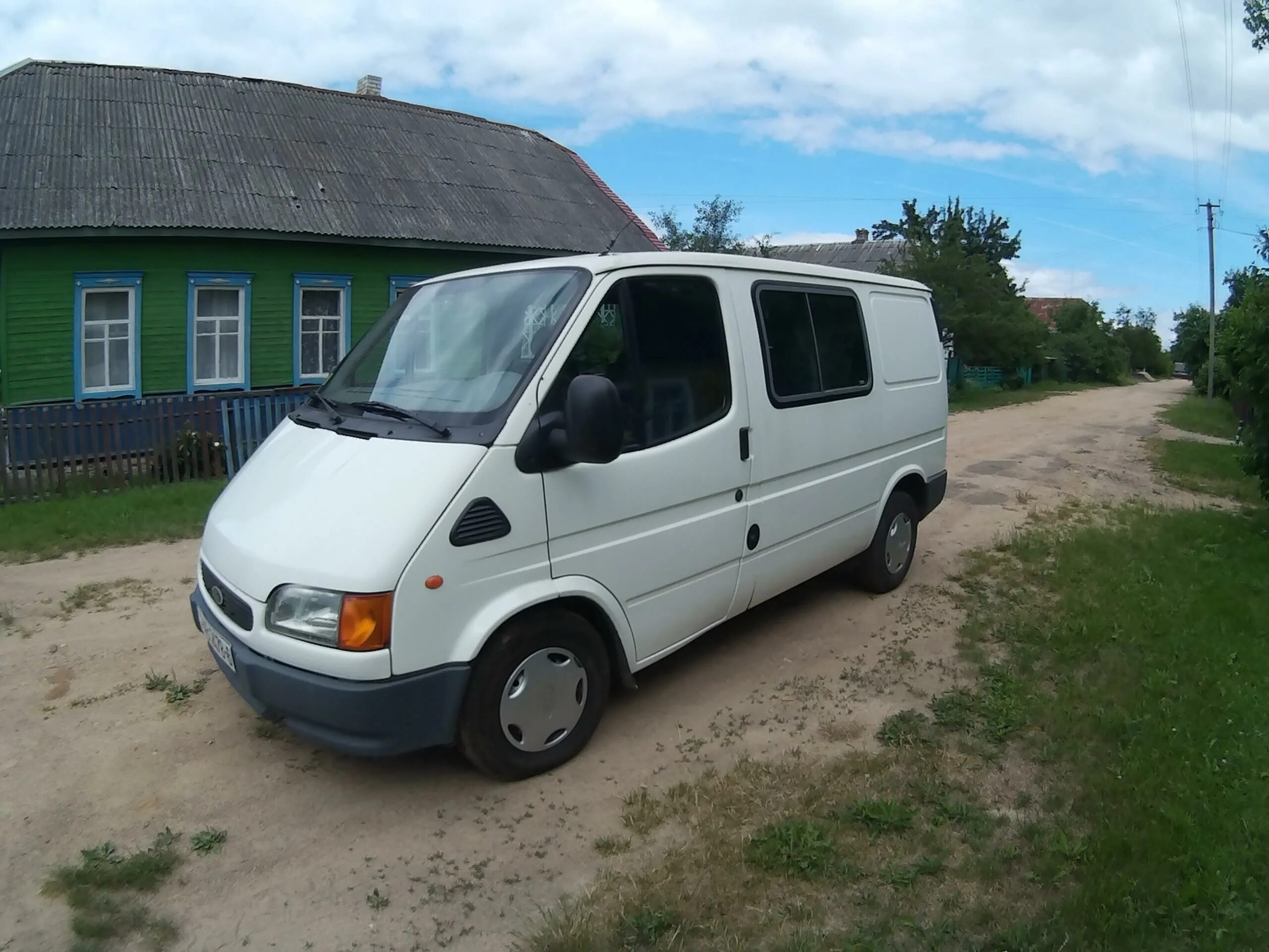 Транзит купить цена. Ford Transit 2000. Форд Транзит 2000г. Форд Транзит 2000 года. Форд Транзит 2000 фургон.