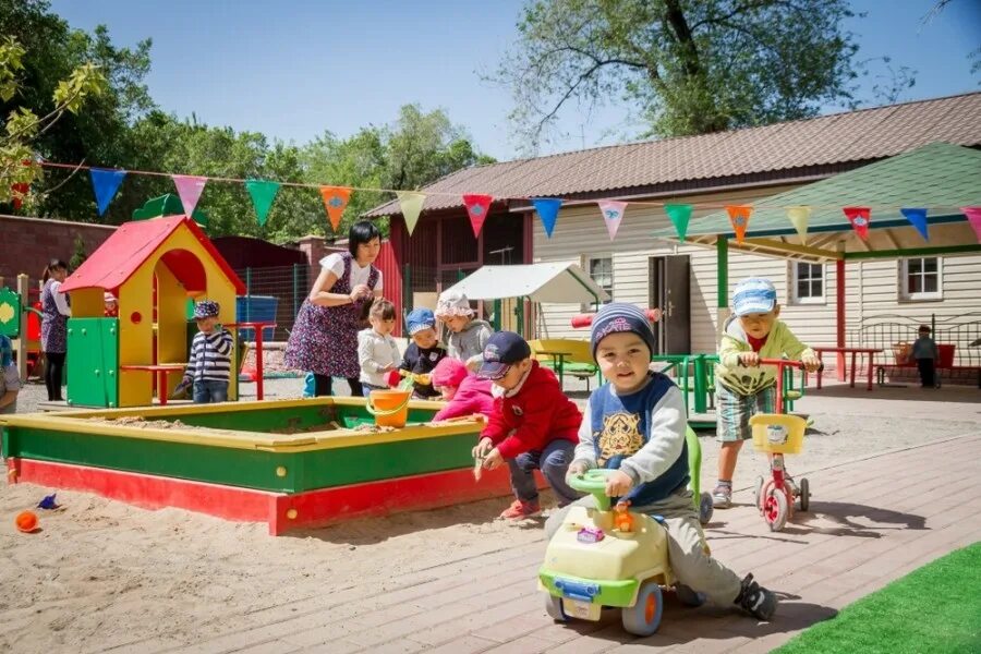 Садики в казахстане. Дошкольное образование в казахстане. Детское дошкольное учреждение. Детский сад казахстан. Nurbala детский сад алматы.