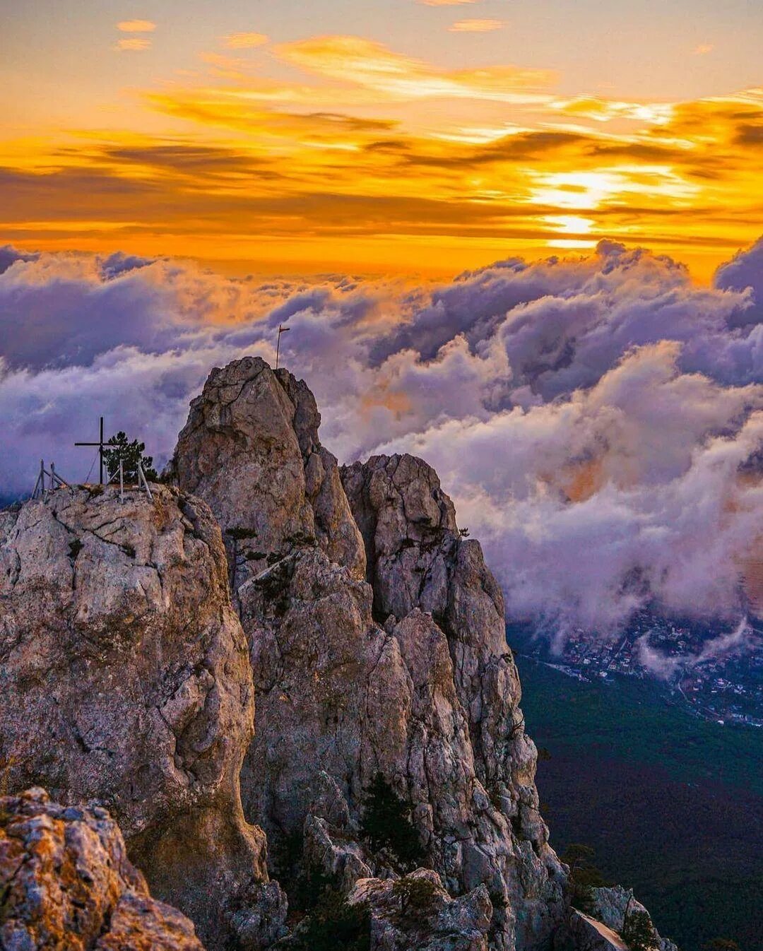 гора ай-петри (поселок мисхор). ялта экскурсия на ай-петри. гора айпетри в крыму. ялта плато ай петри. гора ай петри.