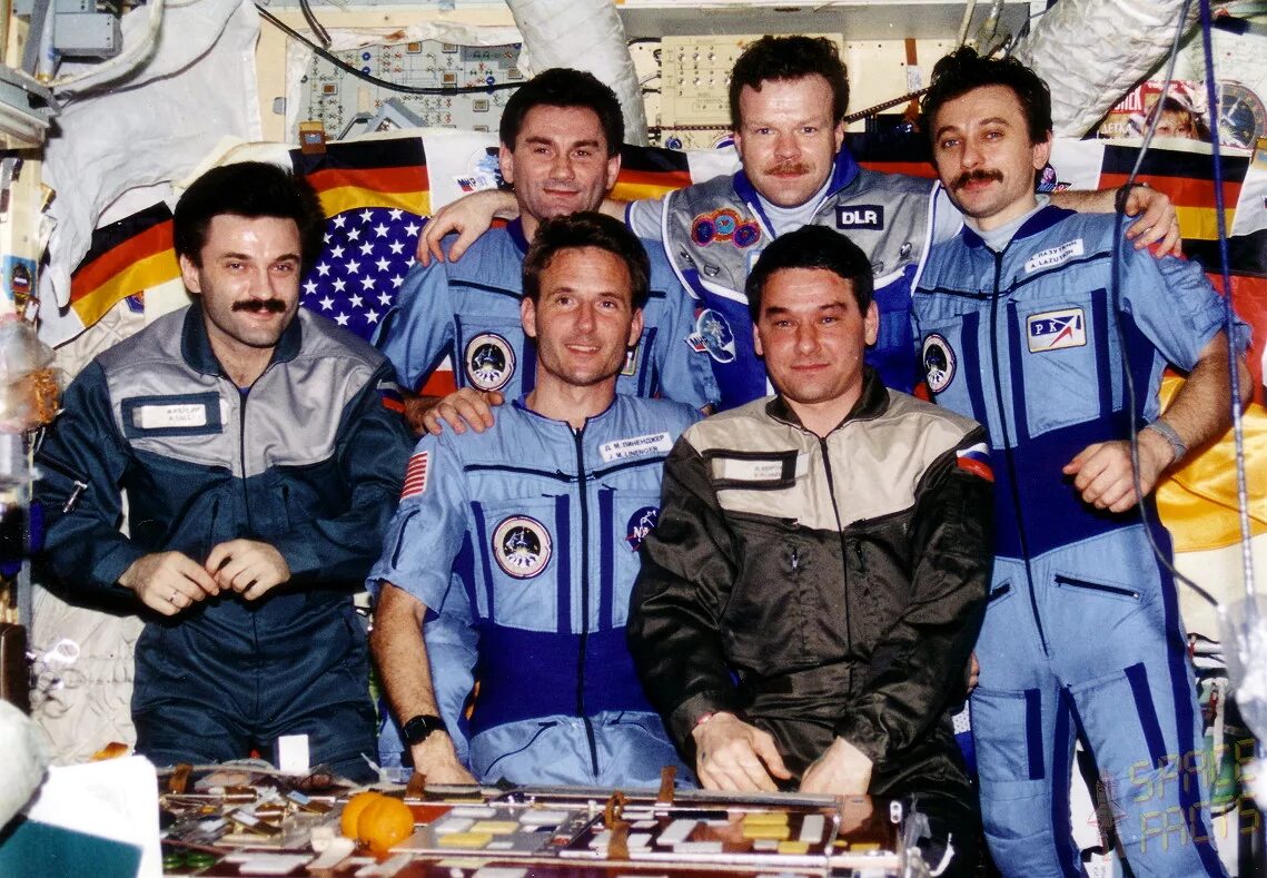 кондакова космонавт шаттл. сагалевич анатолий арктика 2007. экипаж мир. лазуткин александр иванович космонавт. экипаж мир.