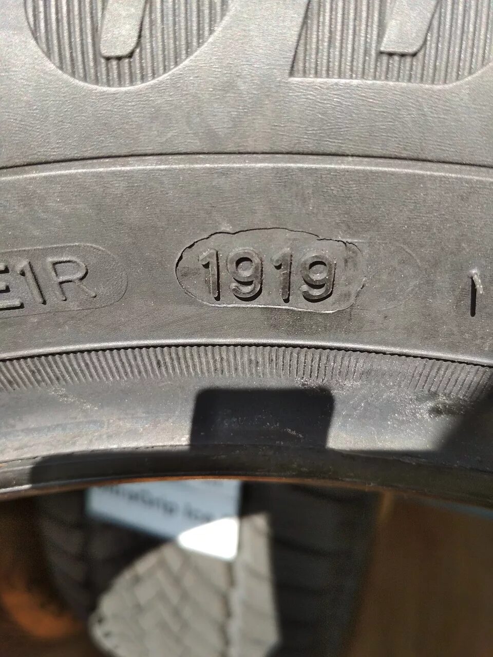 Где дата резины. Дата производства на goodyear ultra grip. goodyear ultragrip дата производства. goodyear ultra grip ice 2 205/60 r16 96t. год выпуска на шинах гудиер.