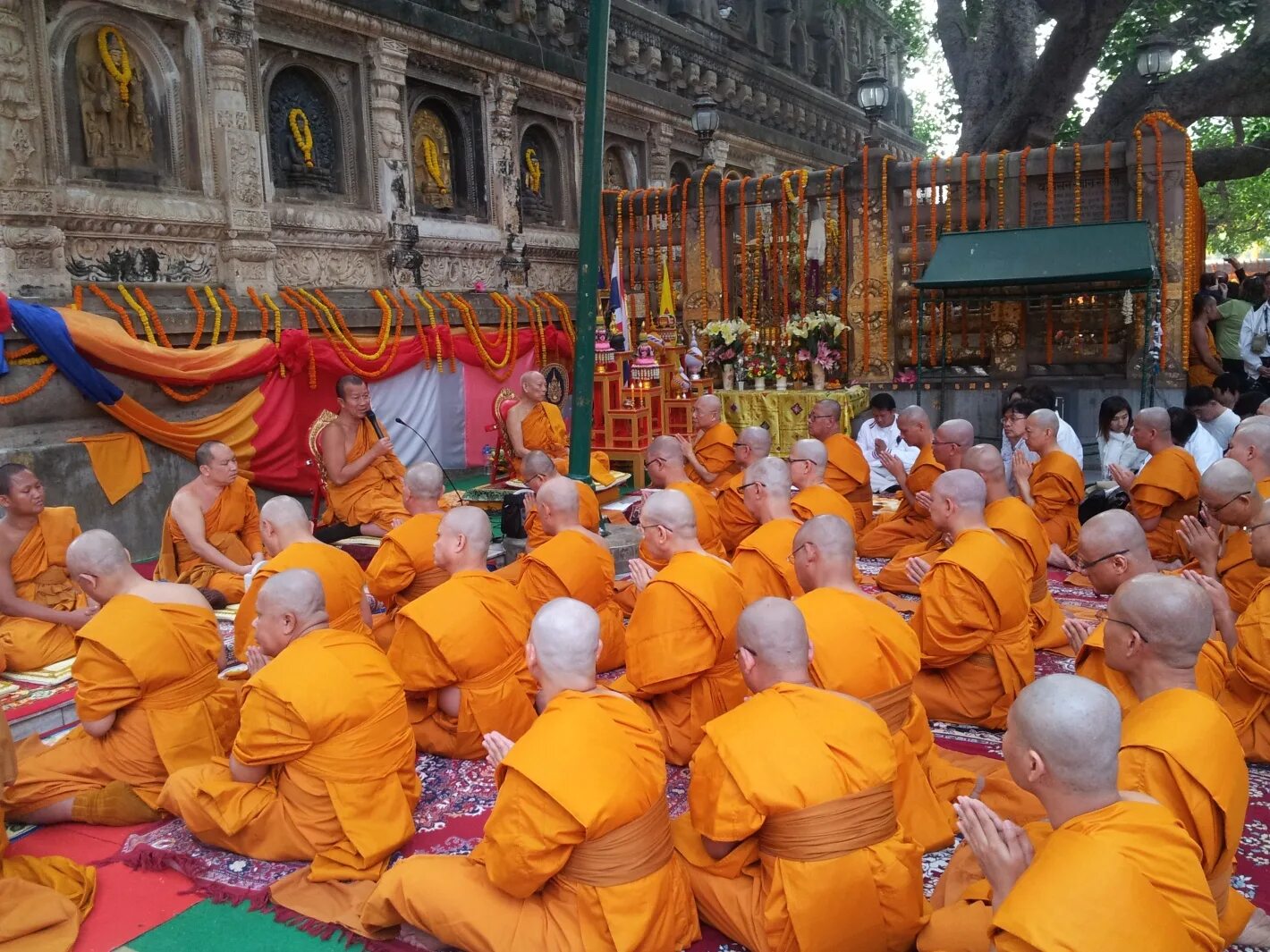 Сангха. Сангха. Дели буддийская сангха. Будда дхарма сангха. Карнатака буддийский монастырь.