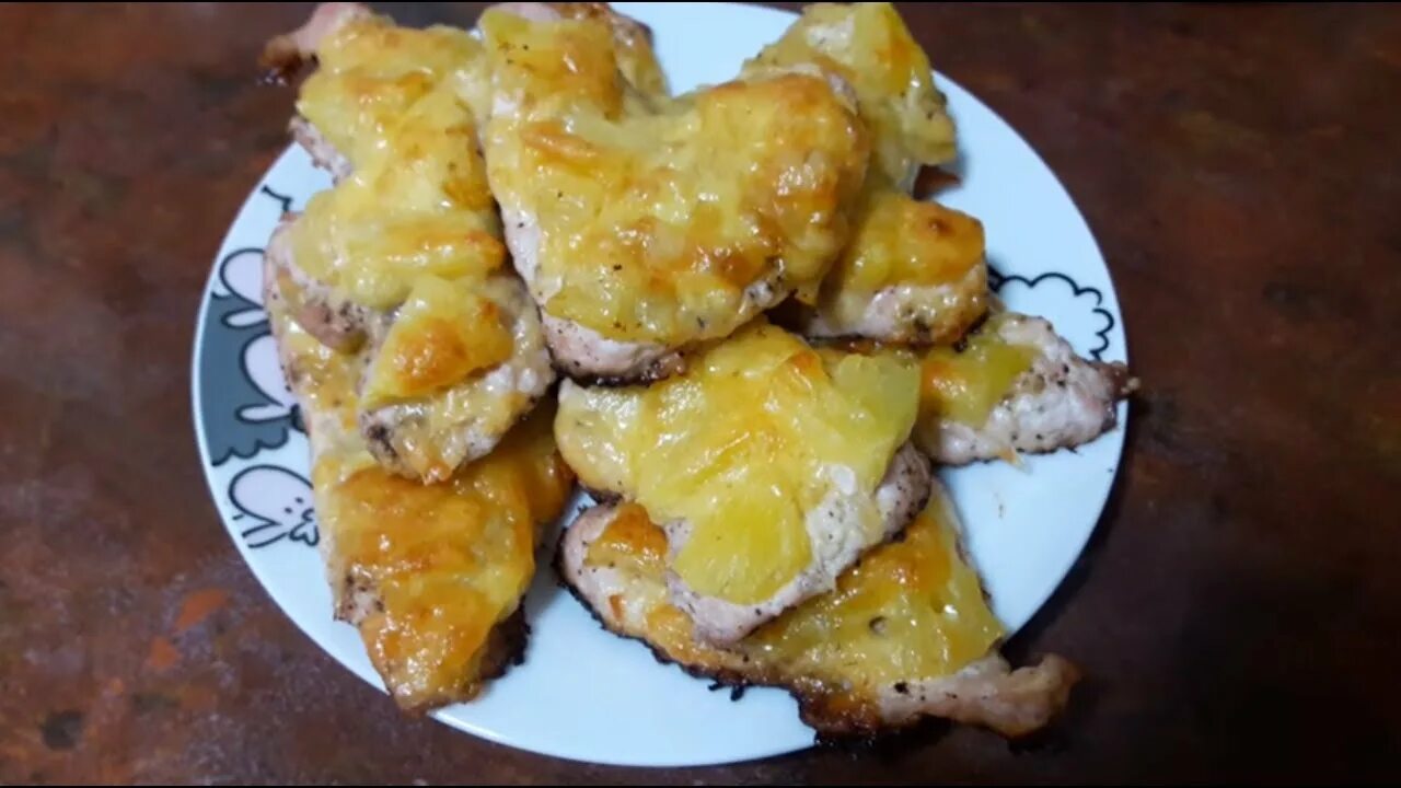 Отбивная из филе с ананасом. Отбивные из индейки с ананасом. отбивные с ананасом. куриные отбивные с ананасом и сыром. отбивная из свинины с ананасами и сыром.