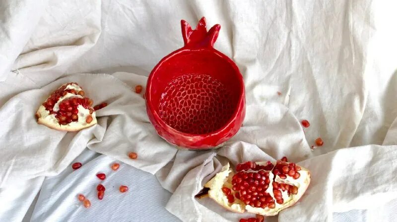 Чем полезен гранат. Хочется гранат. Граната мем. Прикольный фрукт гранат. Комбуча граната.