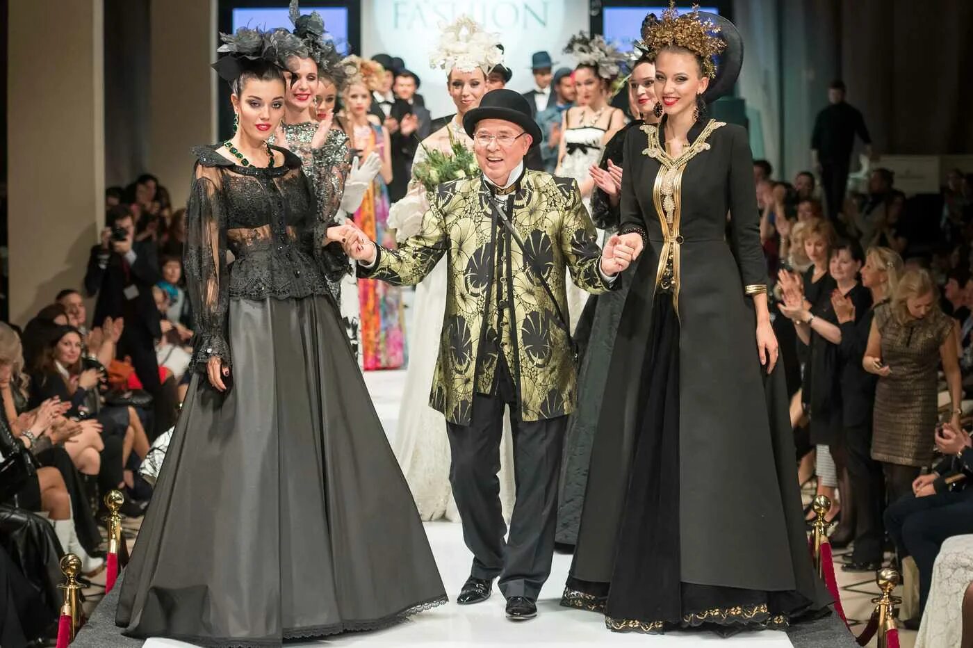 Зайцев вячеслав модельер коллекции. Неделя высокой моды в москве. Вячеслав зайцев показ мод мерседес. Где растут моды. Где растут моды.