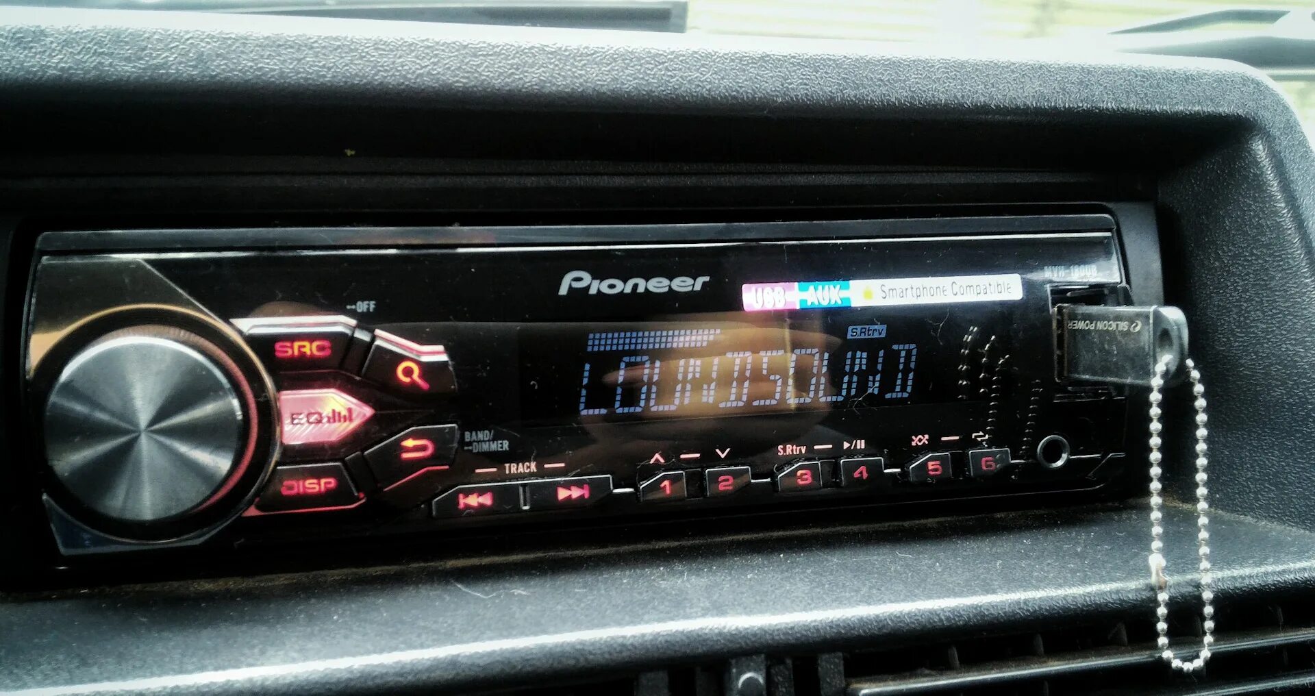 Jvc kd bt1. Kenwood u363. Автомагнитола car audio radio player. Магнитолы. Пионер мвн 180 ub.