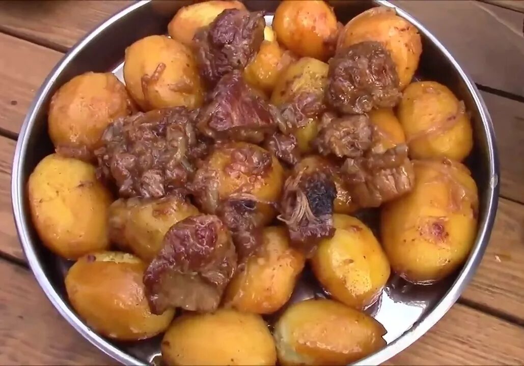 Картошка с мясом как в садике. Картошка по сибирски. картофель по сибирски. как делать картошку по киргизки.. мясо с картошкой по карачаевский фото.