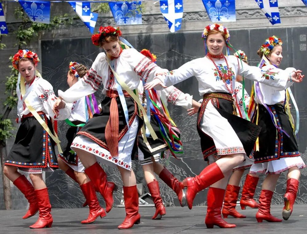 1 украинский национальный. Украинский костюм. украинский народный костюм. украинский национальный костюм танцевальный. народный костюм украинцев.