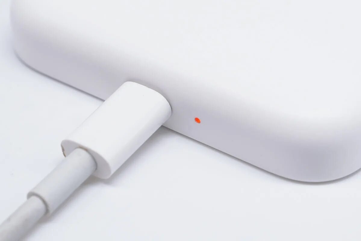 Какие айфоны поддерживают magsafe. Hoco magsafe battery pack. apple magsafe. magsafe battery pack. magsafe для iphone тойота рав 4.