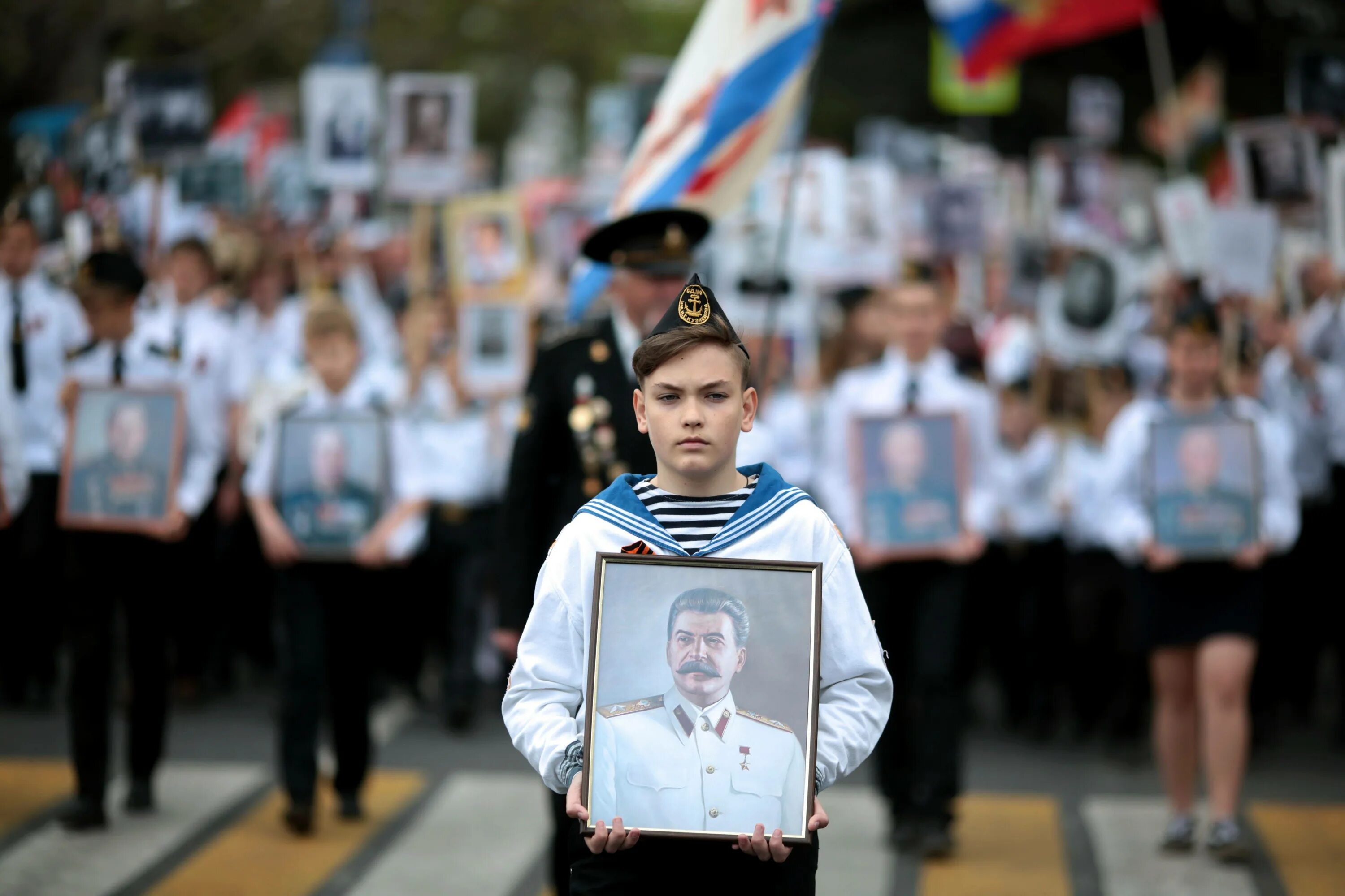 Бессмертный полк Севастополь портрет Сталина. Бессмертный полк с портретом Сталина. Парад 9 мая Бессмертный полк. Парад портрет.