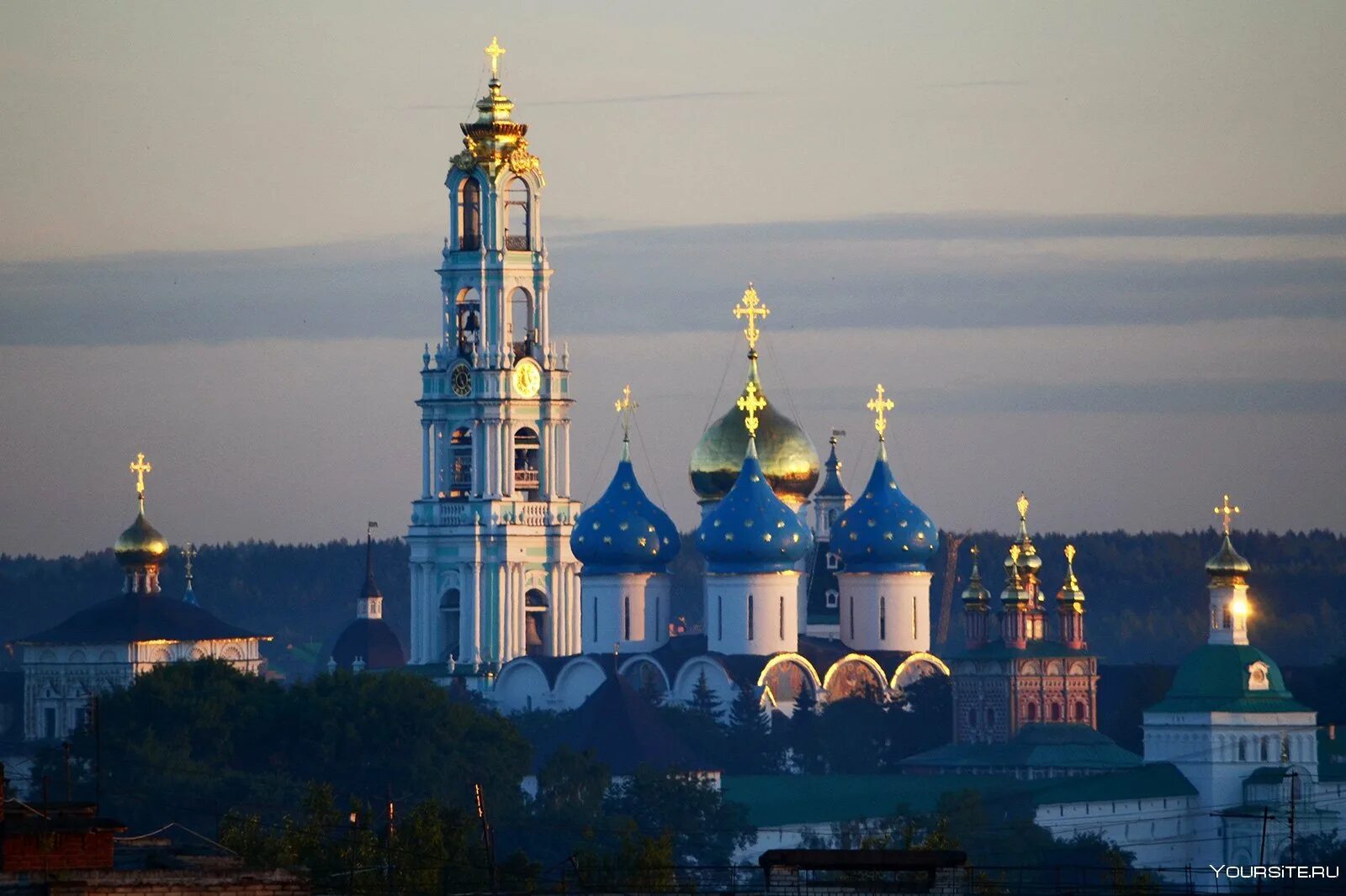 Лавра Сергиев Посад. Троице-Сергиева Лавра монастыри России. Троицкий Сергиевский монастырь православный храм. Христианский храм в Сергиев Посад.