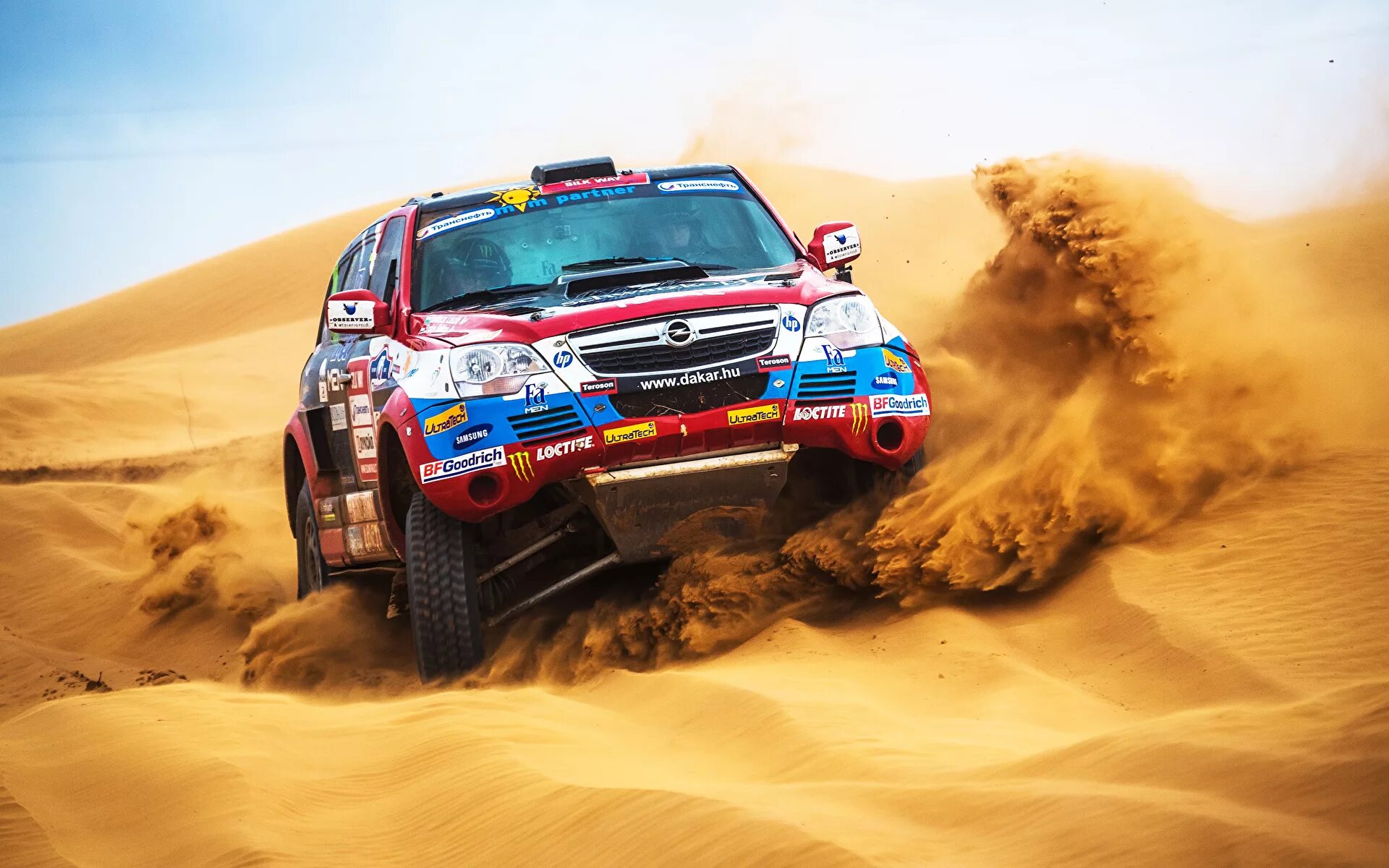 Гонки париж дакар. Гонки 4 4 6 6. Bmw m4 gt4. Гоночный внедорожник. Гонки 4 4 6 6.