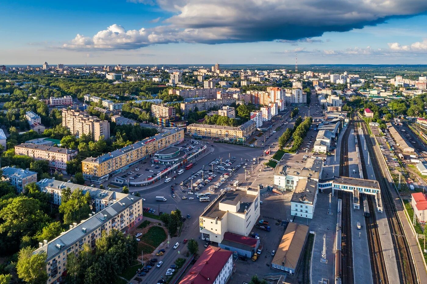 Какие объекты забыты в кирове. Киров с птичьего полета. Киров с высоты птичьего. Город Киров Вятка. Киров Вятка с птичьего полета.