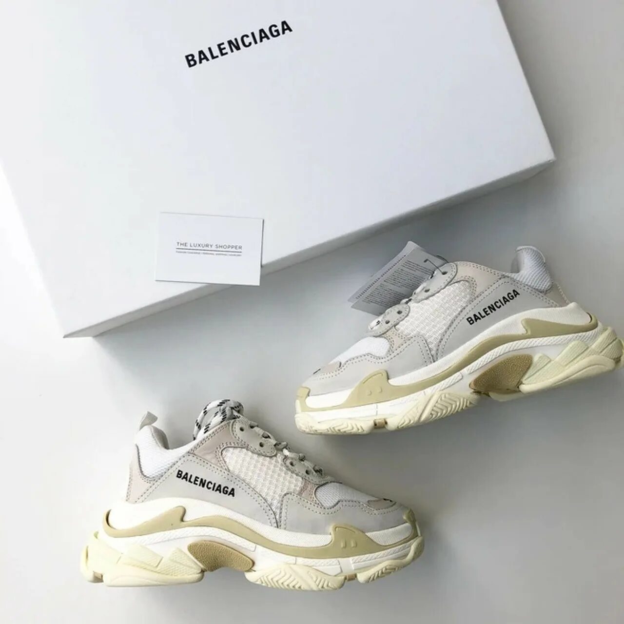 Balenciaga цум. Баленсиага кроссовки Triple s. Кроссовки Баленсиага 2019. Триплекс Баленсиага. Кроссовки Баленсиага s Triple White Blue.