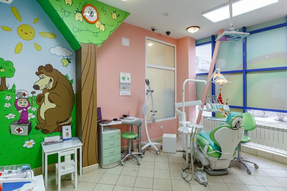 Детская стоматология 1 телефон. Семейная клиника на Будапештской. Семейная стоматология 1 на Будапештской. Детские платные клиники. Стоматология детская Дунайская.