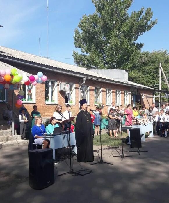 Погода в станице митякинской. Школа станицы Митякинской. Станица Митякинская Ростовская область Тарасовский Церковь. Митякинская школа Тарасовский район. Храм Рождества Христова в станице Митякинской.