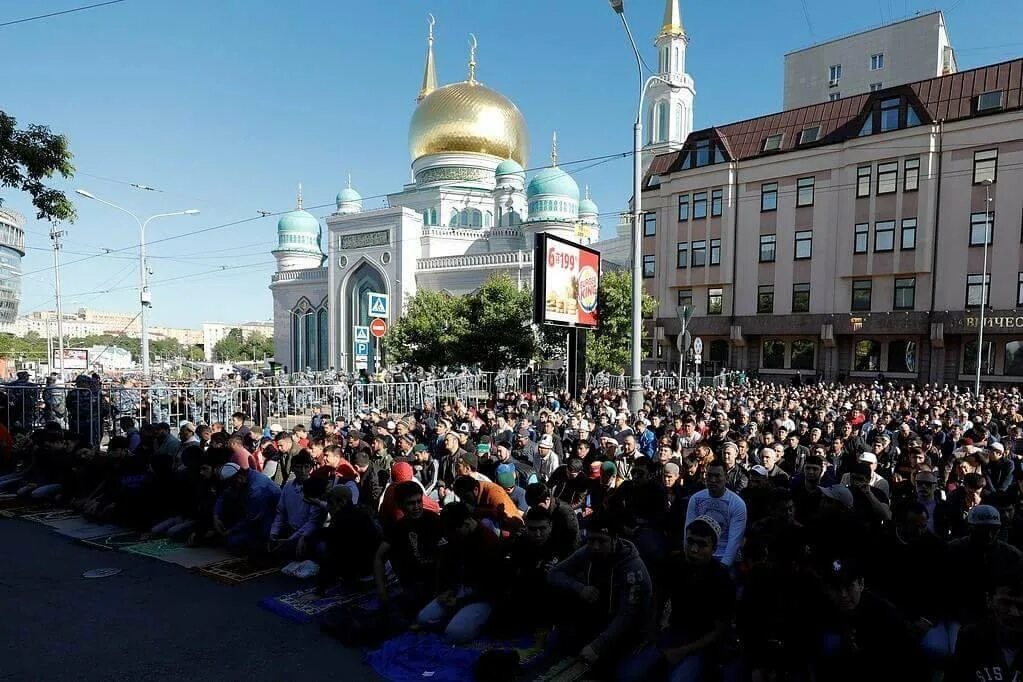 Мечеть Курбан байрам. Что такое Ураза байрам у мусульман. Ураза байрам в Москве.