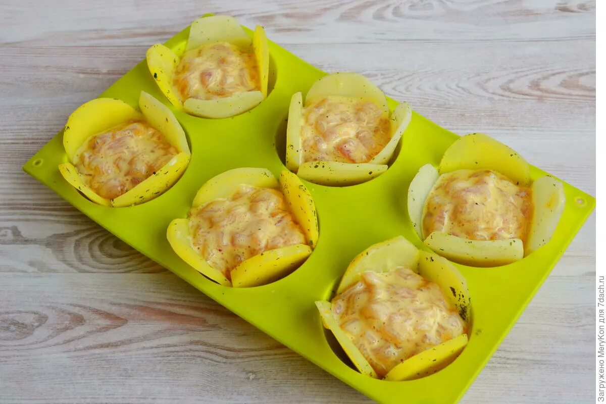 Корзинки из сырого картофеля. Картофельный кугель. Корзинка из картошки. Картофельные корзинки. Картофельные корзинки.