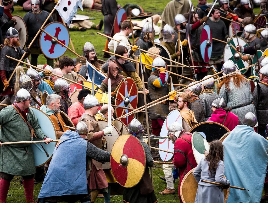 Battle of york. Jorvik Viking Festival. Фестиваль викингов Jolablot в Йорке. Музей викингов Англия. Йорвик город саксов.