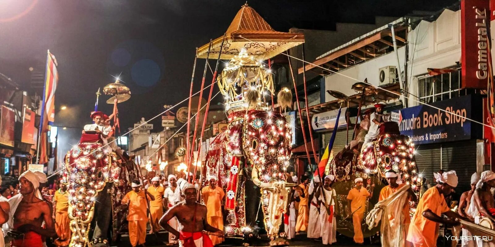 Новый год на шри ланке 2024. Дуруту Перахера. Перахера в Шри Ланке. Праздник Перахера на Шри-Ланке. Канди-Перахера.