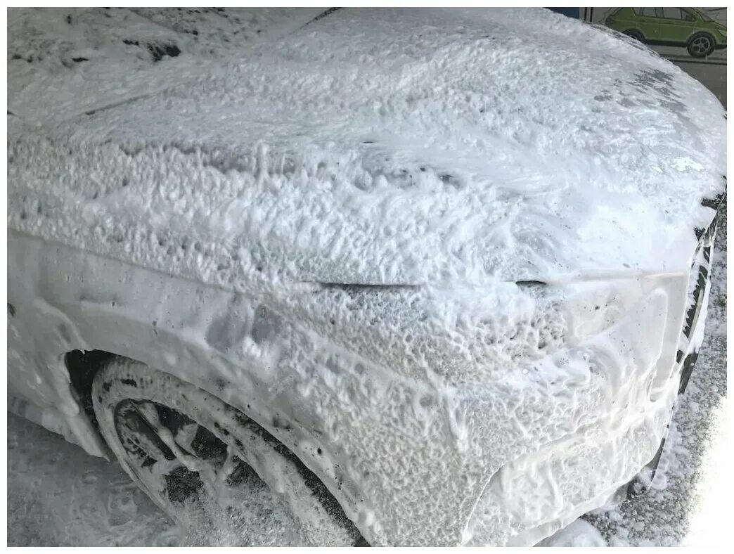 Пена на самомойке. Птичий помет на кузове автомобиля. Мойка авто на прозрачном фоне. Автомобиль пена. Мыть надо на машине.