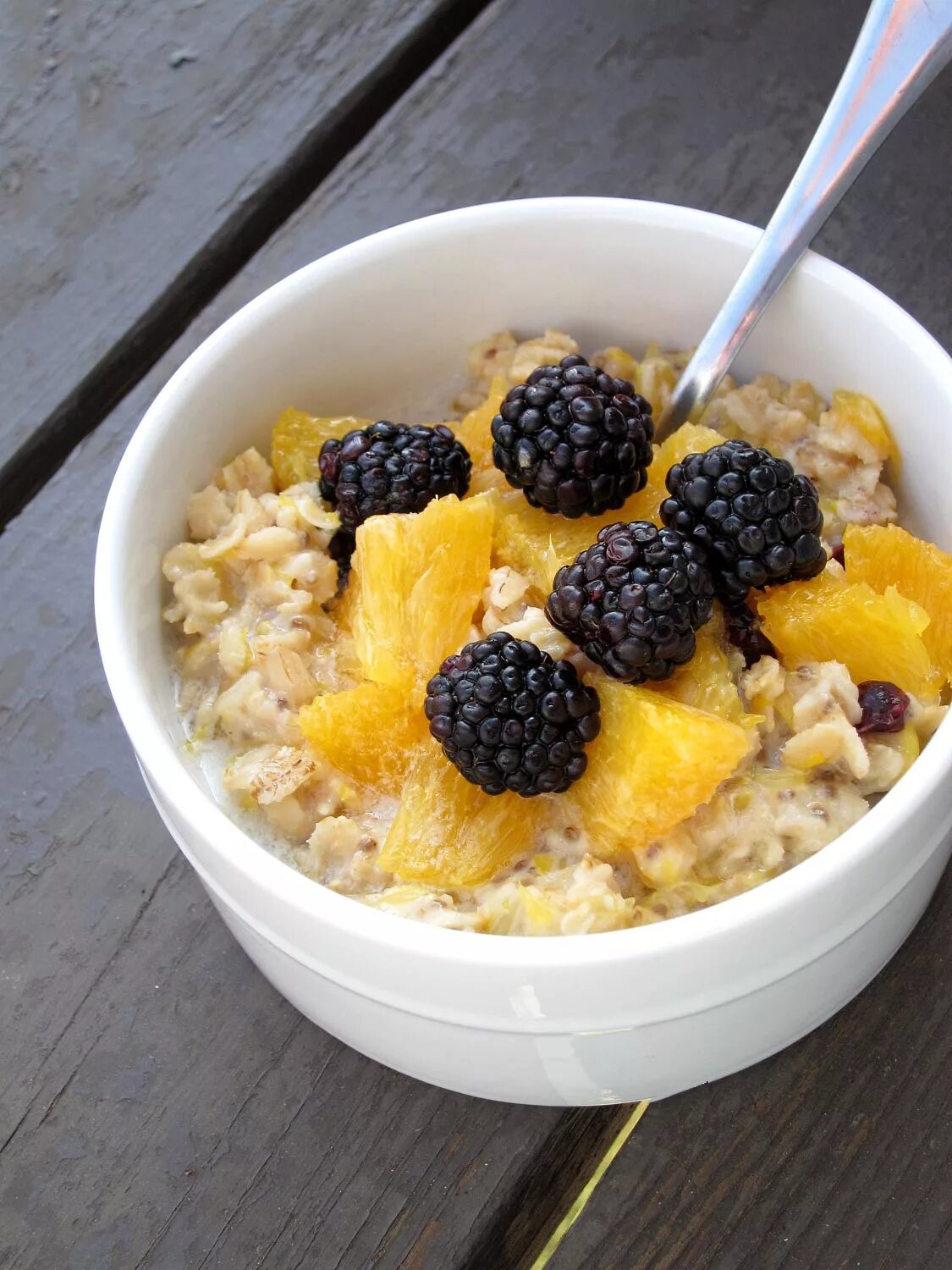 Каша фото. Oatmeal каша. Овсяная каша. Овсянка с фруктами. Кашва.