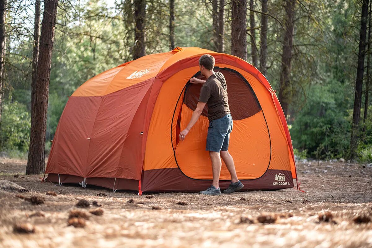 Camping 11 11. Палатка 8ю11. Палатка кингдом. Оранжевая палатка. Палатка 2019мс.