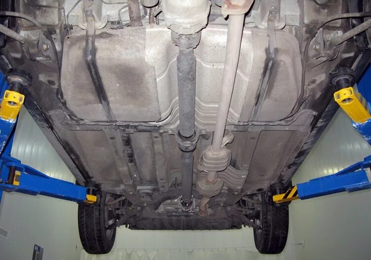 Hyundai solaris привод. Hyundai tucson 3 днище снизу. hyundai tucson 2008 днище. hyundai tucson 2007 днище. днище hyundai tucson 2.4.