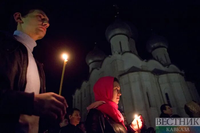 Пасха в 2024 году в греции. Благодатный огонь 2000 год. Благодатный огонь 2022. Благодатный огонь в Иерусалиме. Переноска под Благодатный огонь.